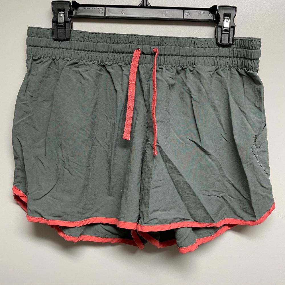 Columbia athletic shorts